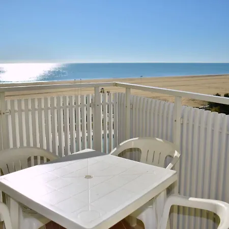 Апартаменти Renewed Flat With Seaview-beahost